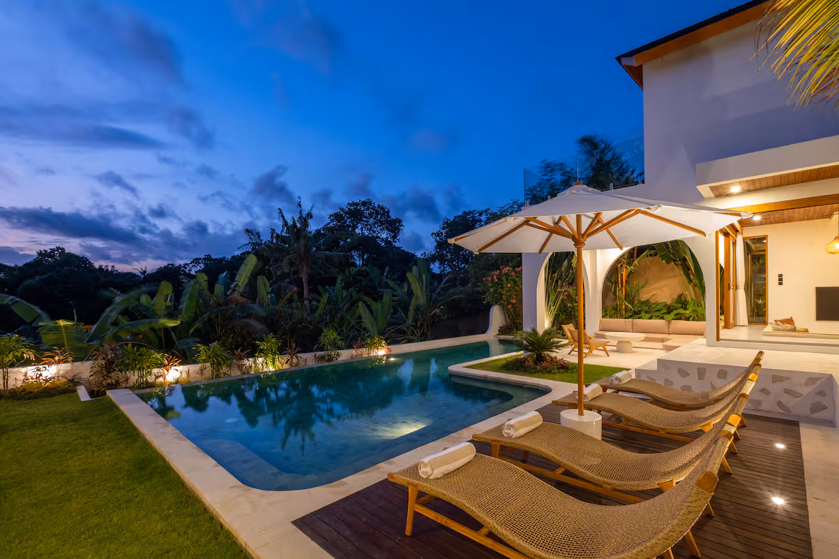 At night at Villa Vayu